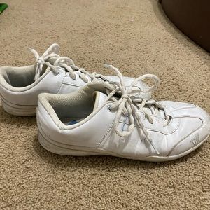 Cheer shoes